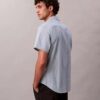Camisa clássica elástica com riscas tingidas no fio