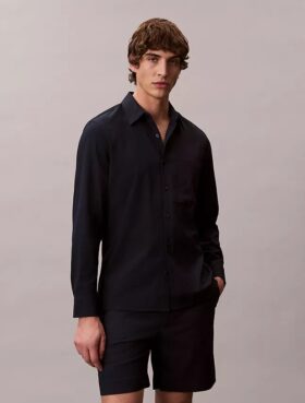 Camisa clássica lisa em seersucker