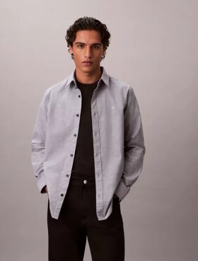 Camisa clássica Oxford lisa com botões