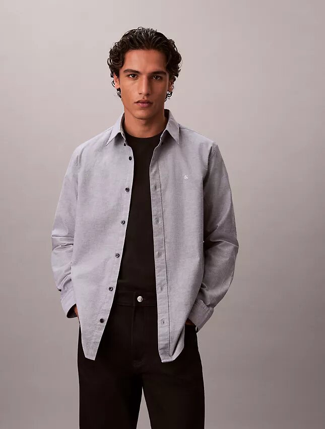Camisa clássica Oxford lisa com botões Camisa clássica Oxford lisa com botões
