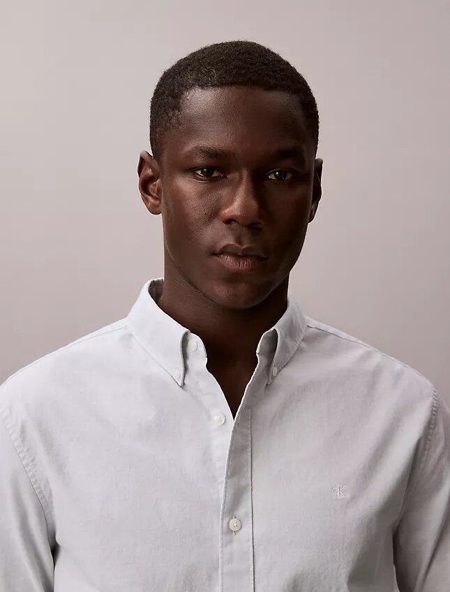 Camisa clássica Oxford lisa com botões Camisa clássica Oxford lisa com botões