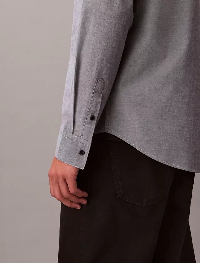 Camisa clássica Oxford lisa com botões Camisa clássica Oxford lisa com botões