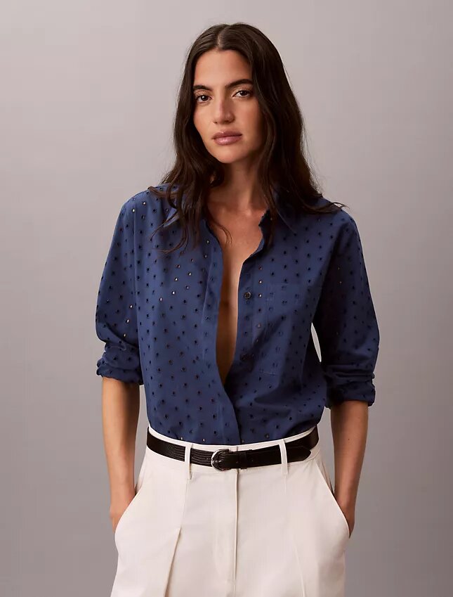 Camisa com botões e bordado inglês Camisa com botões e bordado inglês