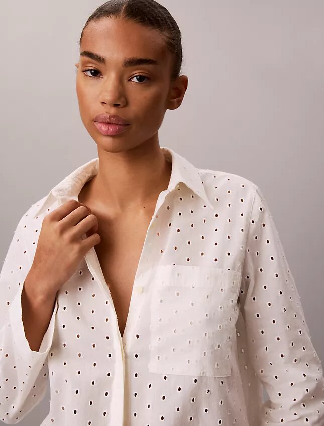 Camisa com botões e bordado inglês Camisa com botões e bordado inglês