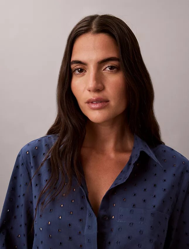 Camisa com botões e bordado inglês Camisa com botões e bordado inglês