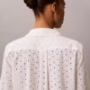 Camisa com botões e bordado inglês Camisa com botões e bordado inglês