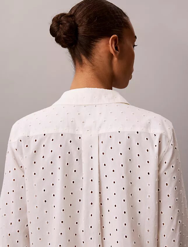 Camisa com botões e bordado inglês Camisa com botões e bordado inglês