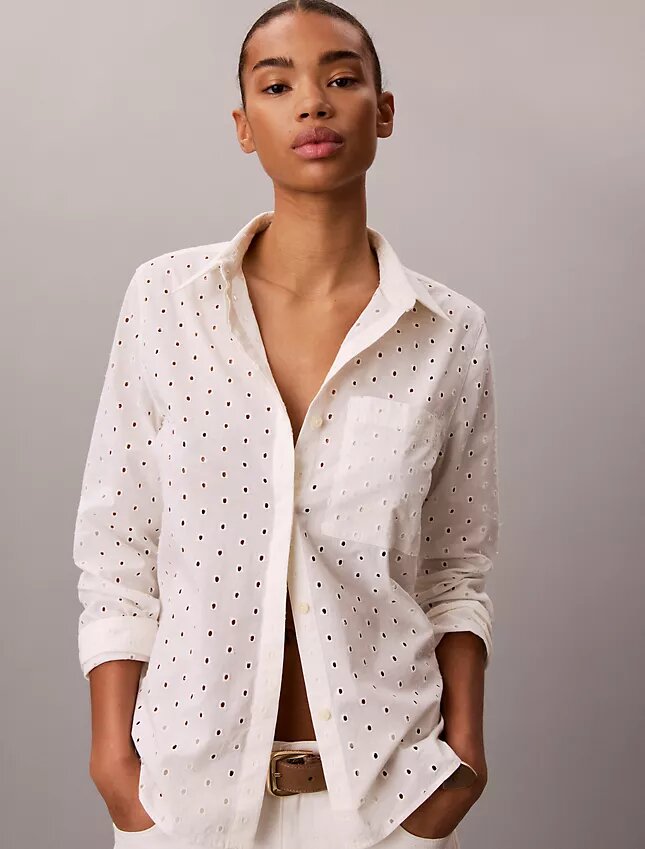 Camisa com botões e bordado inglês Camisa com botões e bordado inglês
