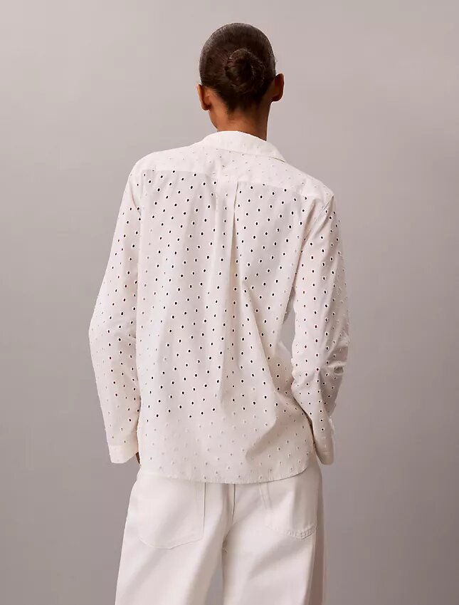 Camisa com botões e bordado inglês Camisa com botões e bordado inglês
