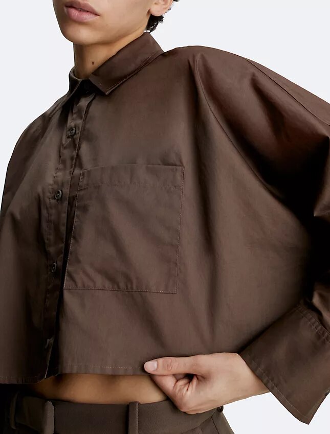 Camisa curta com mangas dolman e botões Camisa curta com mangas dolman e botões