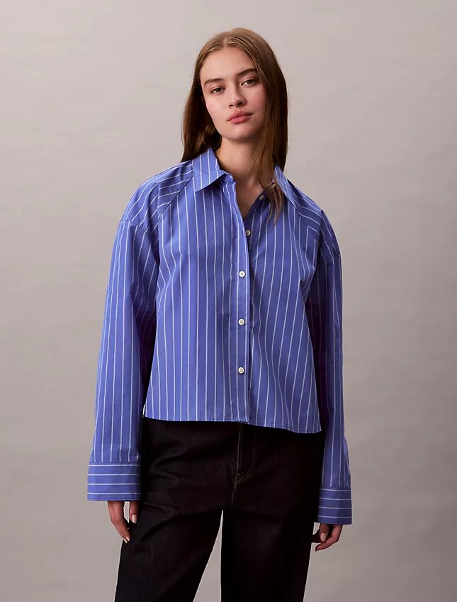 Camisa curta de corte largo com riscas e botões Camisa curta de corte largo com riscas e botões