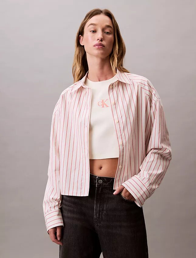 Camisa curta de corte largo com riscas e botões Camisa curta de corte largo com riscas e botões