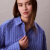 Camisa curta de corte largo com riscas e botões Camisa curta de corte largo com riscas e botões