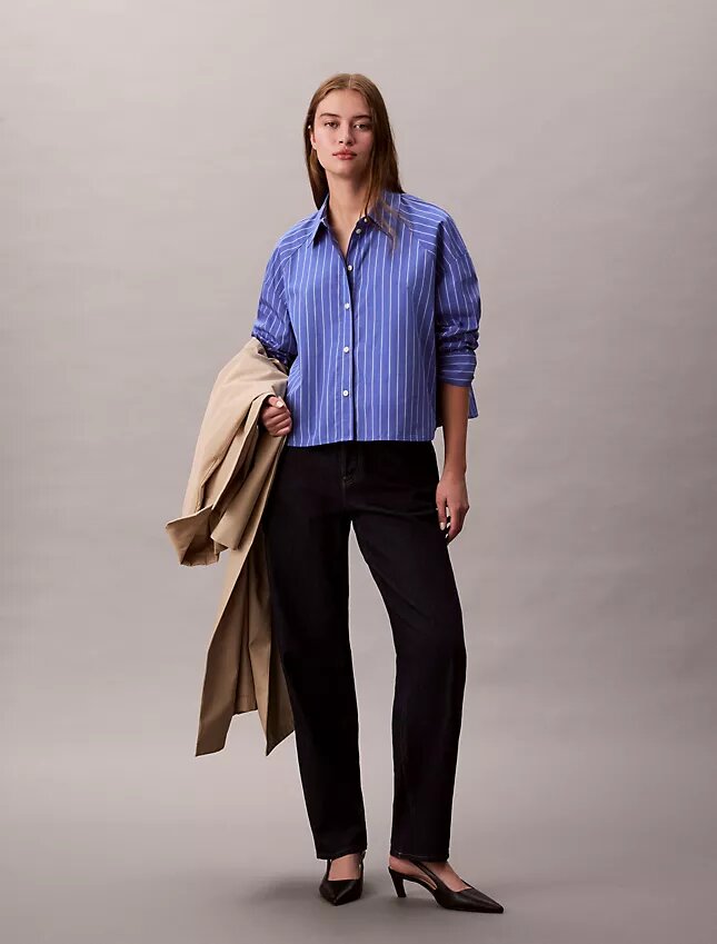 Camisa curta de corte largo com riscas e botões Camisa curta de corte largo com riscas e botões