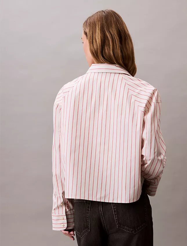 Camisa curta de corte largo com riscas e botões Camisa curta de corte largo com riscas e botões