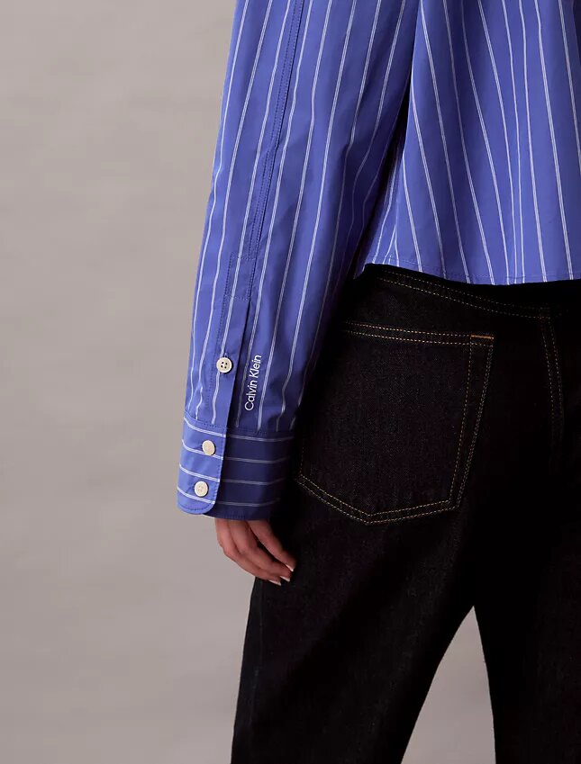 Camisa curta de corte largo com riscas e botões Camisa curta de corte largo com riscas e botões