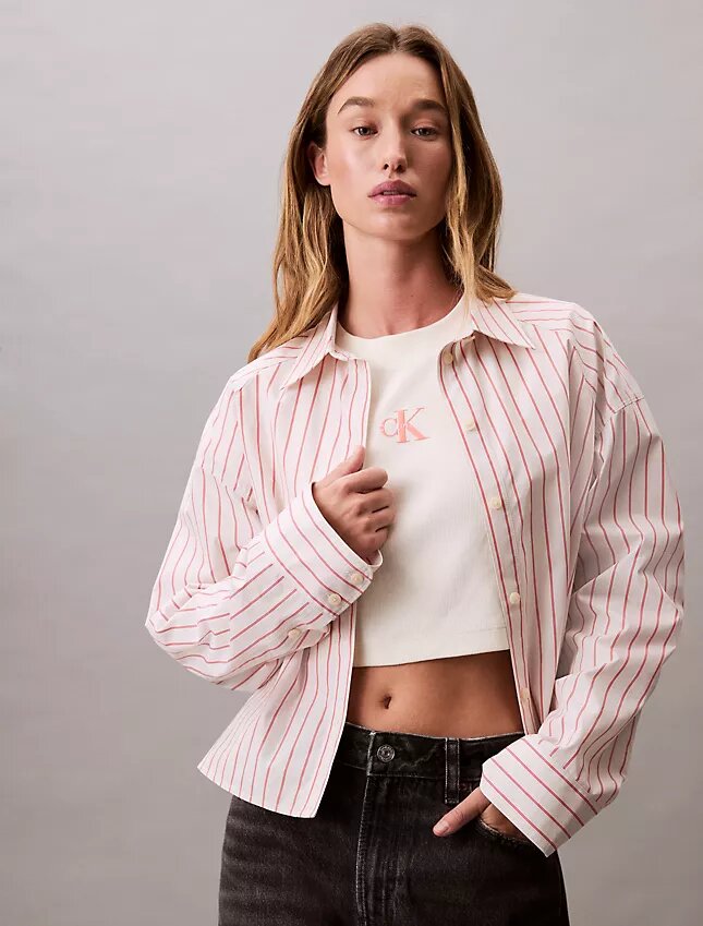 Camisa curta de corte largo com riscas e botões Camisa curta de corte largo com riscas e botões