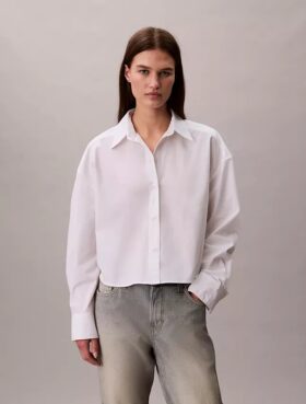 Camisa curta de popeline com botões e corte descontraído