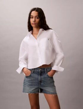 Camisa curta e larga de popeline de algodão com botões
