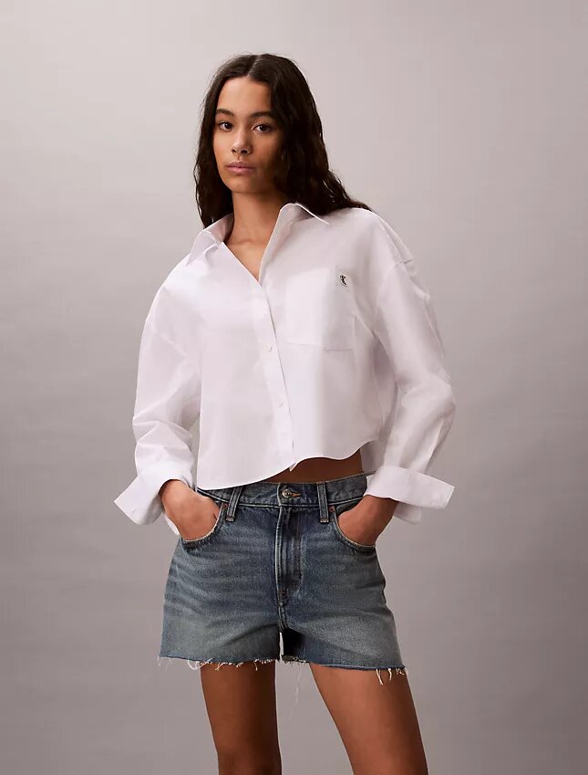Camisa curta e larga de popeline de algodão com botões Camisa curta e larga de popeline de algodão com botões