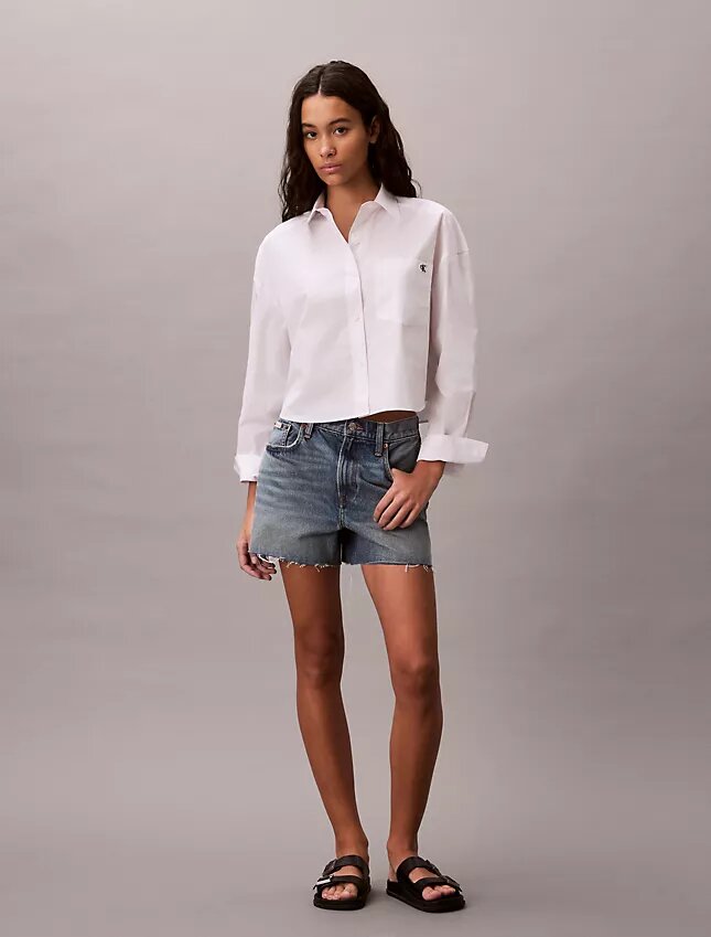 Camisa curta e larga de popeline de algodão com botões Camisa curta e larga de popeline de algodão com botões