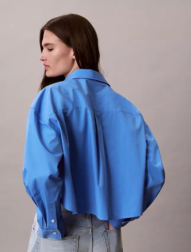 Camisa curta e larga de popeline de algodão com botões Camisa curta e larga de popeline de algodão com botões