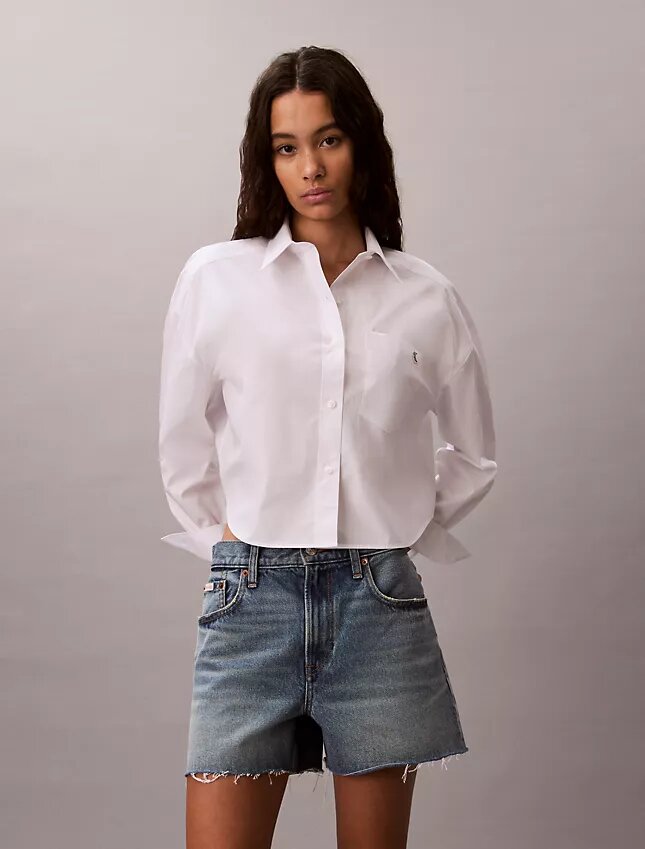 Camisa curta e larga de popeline de algodão com botões Camisa curta e larga de popeline de algodão com botões