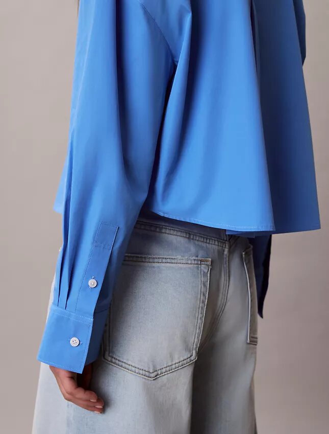 Camisa curta e larga de popeline de algodão com botões Camisa curta e larga de popeline de algodão com botões