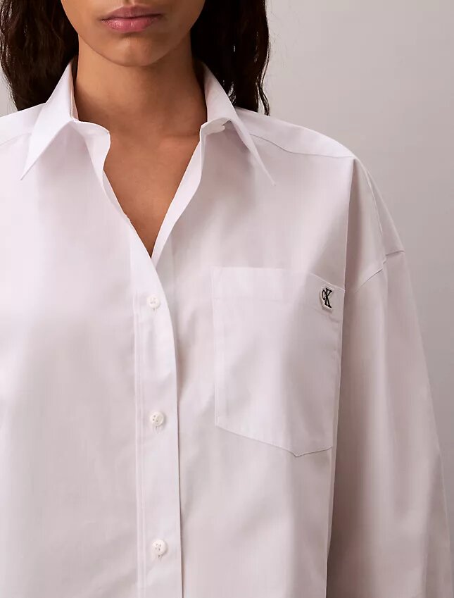 Camisa curta e larga de popeline de algodão com botões Camisa curta e larga de popeline de algodão com botões