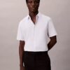 Camisa de algodão elástico com botões e corte justo