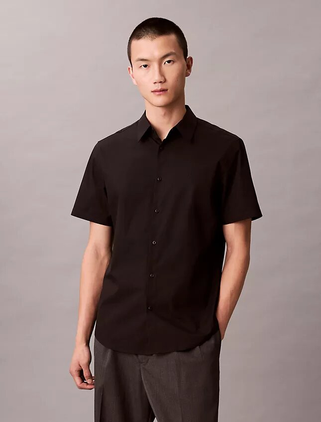 Camisa de algodão elástico com botões e corte justo Camisa de algodão elástico com botões e corte justo
