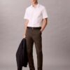 Camisa de algodão elástico com botões e corte justo Camisa de algodão elástico com botões e corte justo