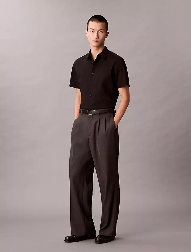 Camisa de algodão elástico com botões e corte justo Camisa de algodão elástico com botões e corte justo