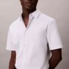 Camisa de algodão elástico com botões e corte justo