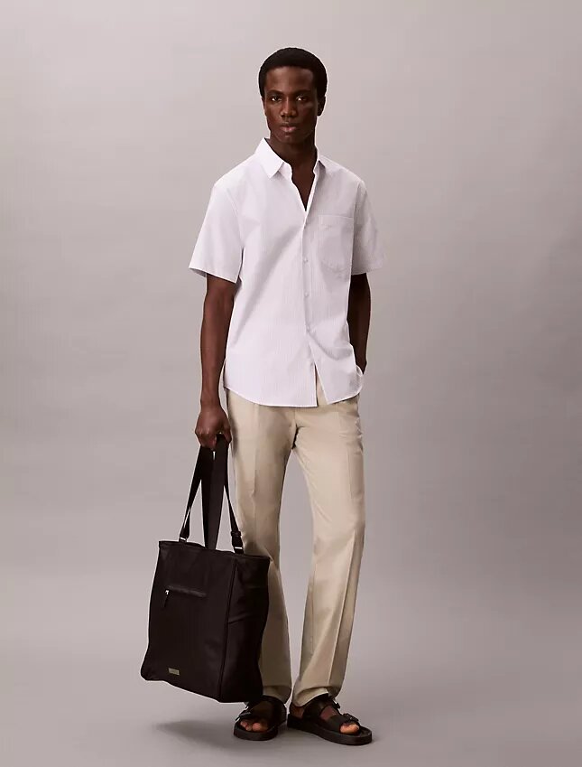 Camisa de algodão elástico com riscas finas e botões Camisa de algodão elástico com riscas finas e botões