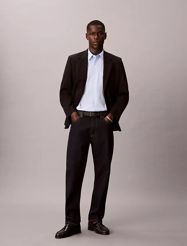 Camisa de algodão elástico com riscas finas e botões Camisa de algodão elástico com riscas finas e botões