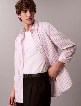 Camisa de algodão às riscas com botões e corte descontraído