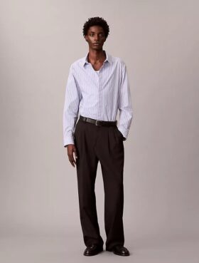 Camisa de algodão às riscas com botões e corte descontraído