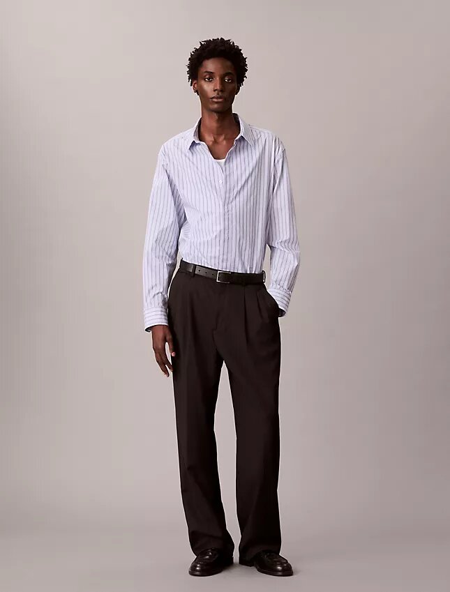 Camisa de algodão às riscas com botões e corte descontraído Camisa de algodão às riscas com botões e corte descontraído