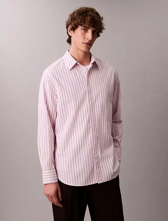 Camisa de algodão às riscas com botões e corte descontraído Camisa de algodão às riscas com botões e corte descontraído