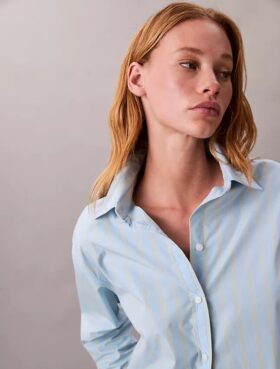 Camisa de algodão às riscas com botões e corte descontraído