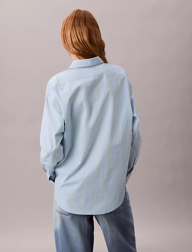 Camisa de algodão às riscas com botões e corte descontraído Camisa de algodão às riscas com botões e corte descontraído