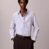 Camisa de algodão às riscas com botões e corte descontraído Camisa de algodão às riscas com botões e corte descontraído