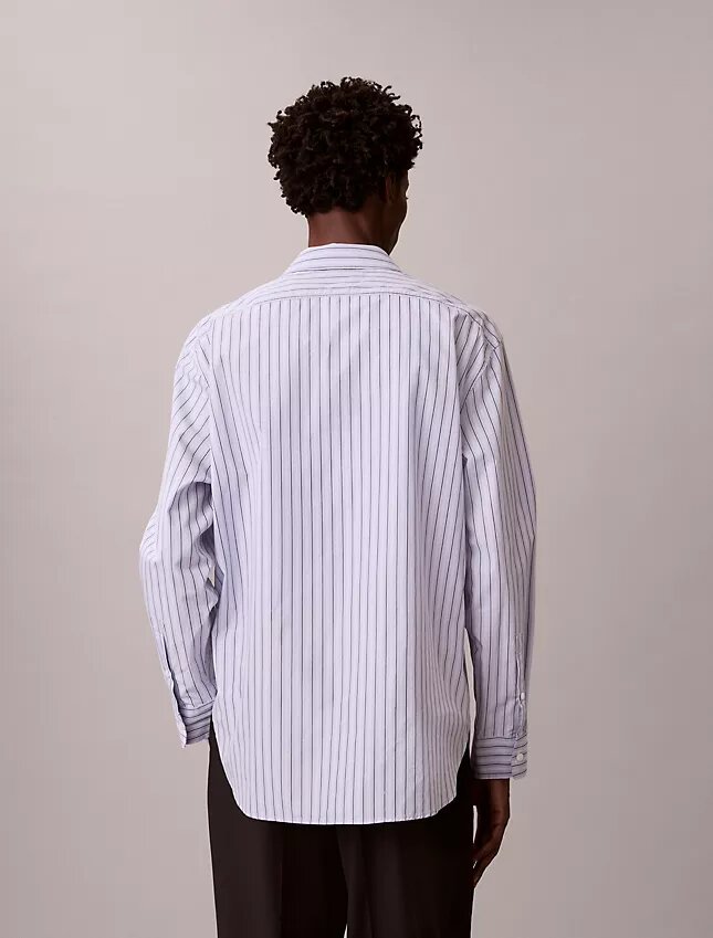 Camisa de algodão às riscas com botões e corte descontraído Camisa de algodão às riscas com botões e corte descontraído