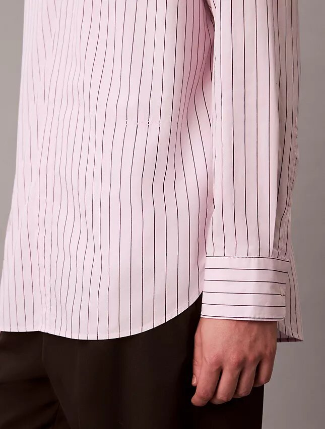 Camisa de algodão às riscas com botões e corte descontraído Camisa de algodão às riscas com botões e corte descontraído