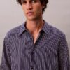 Camisa de botões com corte descontraído em mistura de viscose às riscas