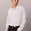 Camisa de botões com corte descontraído em mistura de viscose às riscas Camisa de botões com corte descontraído em mistura de viscose às riscas