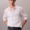 Camisa de botões com corte descontraído, em tecido frisado com riscas tingidas no fio Camisa de botões com corte descontraído, em tecido frisado com riscas tingidas no fio