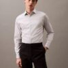 Camisa de botões com corte justo e elástico Camisa de botões com corte justo e elástico