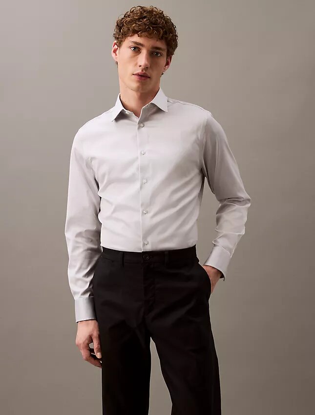 Camisa de botões com corte justo e elástico Camisa de botões com corte justo e elástico
